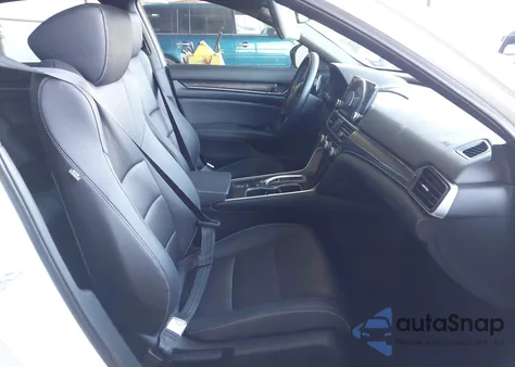 2022 Honda Accord Hybrid Sport z USA, uszkodzony, nr VIN 1HGCV3F21NA046433